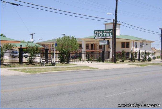 Pinn Road Inn And Suites Lackland Afb And Seaworld Сан Антонио Екстериор снимка