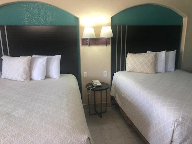 Pinn Road Inn And Suites Lackland Afb And Seaworld Сан Антонио Екстериор снимка