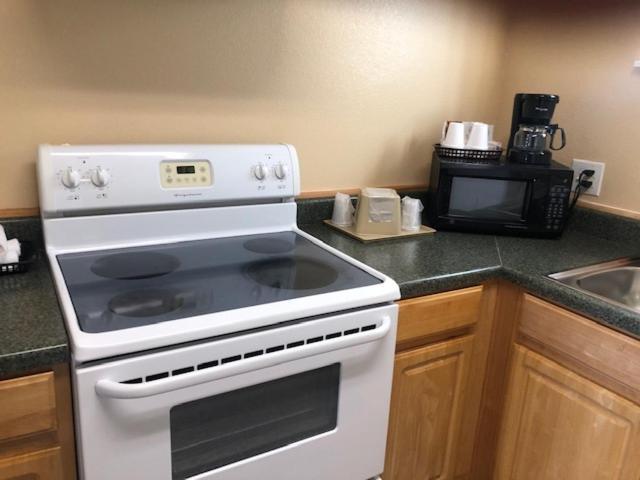 Pinn Road Inn And Suites Lackland Afb And Seaworld Сан Антонио Екстериор снимка