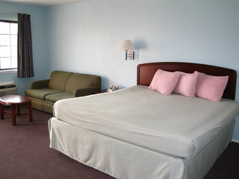 Pinn Road Inn And Suites Lackland Afb And Seaworld Сан Антонио Екстериор снимка